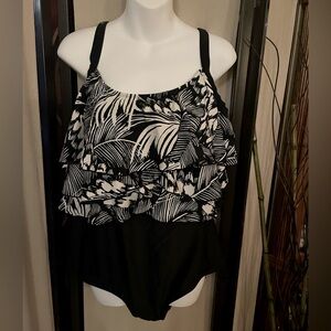 ALIA Size 18/38 Black and White One Piece Swimsuit. Sewn in bra Padding.